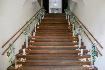 Hochzeitslocation: Der Stiegenaufgang  - Schloss Maria Loretto