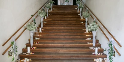 Winterhochzeit - Art der Location: Schloss - Der Stiegenaufgang  - Schloss Maria Loretto