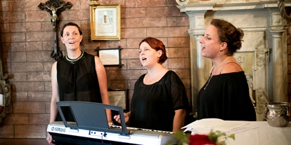 Winterhochzeit - Art der Location: Schloss - Die Schlosskapelle Maria Loretto, für max. 60 Personen Platz. - Schloss Maria Loretto