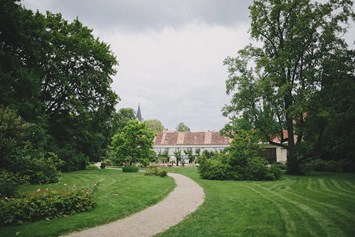 Hochzeitslocation: Genießen Sie das weitläufige Areal des Schlossparks Mühlbach.
Foto © thomassteibl.com - Schlosspark Mühlbach am Manhartsberg