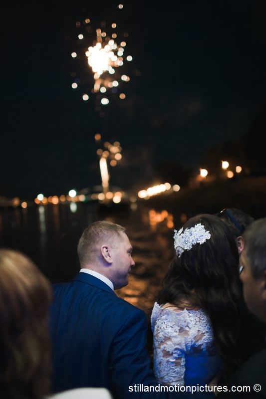 Hochzeitslocation: Genießen Sie vom River's Club aus ein Feuerwerk auf der Donau.
Foto © stillandmotionpictures.com - River's Club
