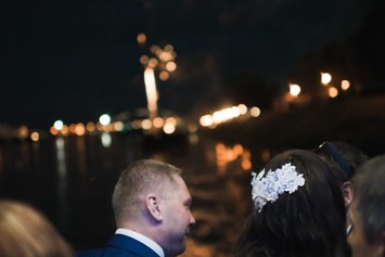 Hochzeitslocation: Genießen Sie vom River's Club aus ein Feuerwerk auf der Donau.
Foto © stillandmotionpictures.com - River's Club