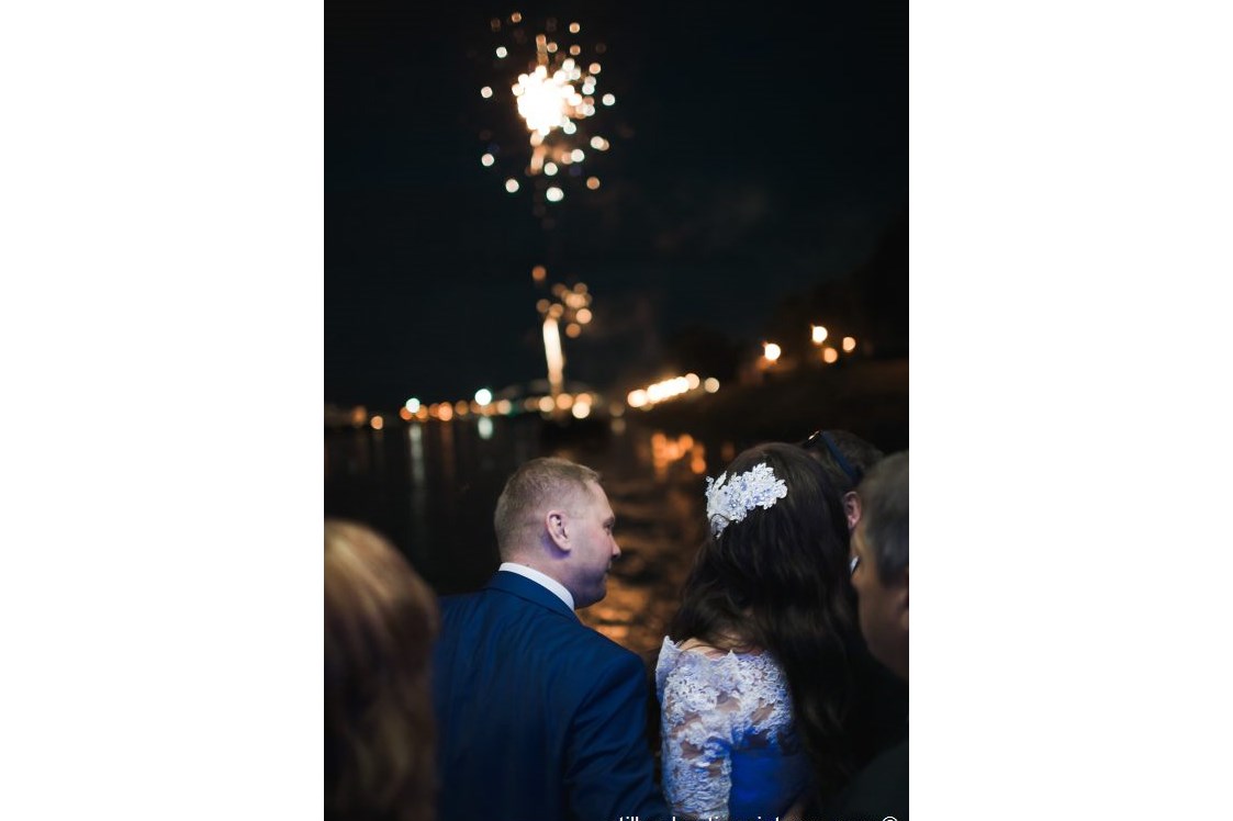 Hochzeitslocation: Genießen Sie vom River's Club aus ein Feuerwerk auf der Donau.
Foto © stillandmotionpictures.com - River's Club