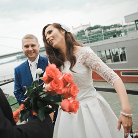 Hochzeitslocation: Heiraten im River's Club dem Clubschiff auf der Donau, Bratislava.
Foto © stillandmotionpictures.com - River's Club